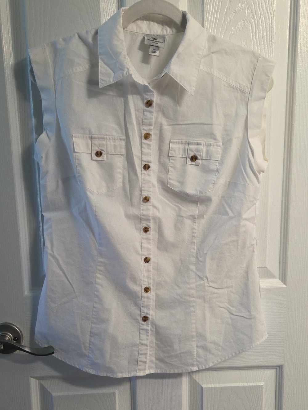 Worthington White Sleeveless Button-Up Top